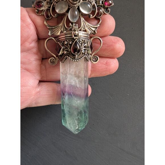 Vintage Florite Point Box Pendant with Ornate Floral Focal Signed - Picture 10 of 16